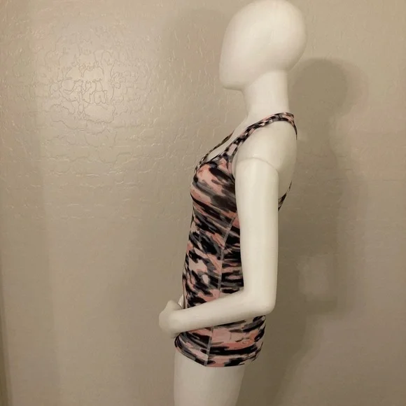 Lululemon Wamo Camo Pink Cool Racerback Tank Top Size 4 - Picture 9 of 10